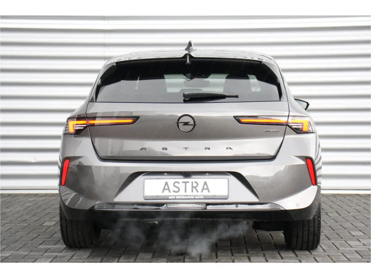 1.6 HYBRID 180PK ULTIMATE AUTOMAAT / NAVI / LEDER / CLIMA / AGR / PDC / 17" LMV / CAMERA / BLACK PACK / KEYLESS / FULL-LED / WINTERPAKKET / PANO. DAK / BLUETOOTH / ADAPT. CRUISECONTROL / FUL
