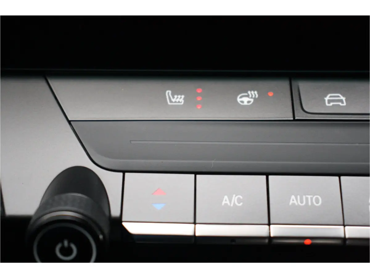 1.6 HYBRID 180PK ULTIMATE AUTOMAAT / NAVI / LEDER / CLIMA / AGR / PDC / 17" LMV / CAMERA / BLACK PACK / KEYLESS / FULL-LED / WINTERPAKKET / PANO. DAK / BLUETOOTH / ADAPT. CRUISECONTROL / FUL