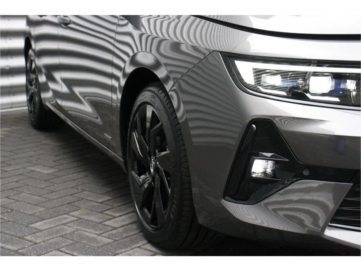 1.6 HYBRID 180PK ULTIMATE AUTOMAAT / NAVI / LEDER / CLIMA / AGR / PDC / 17" LMV / CAMERA / BLACK PACK / KEYLESS / FULL-LED / WINTERPAKKET / PANO. DAK / BLUETOOTH / ADAPT. CRUISECONTROL / FUL