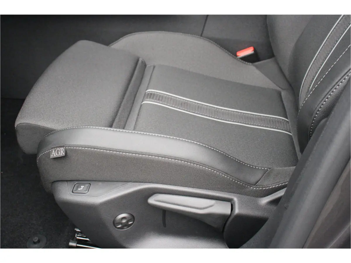 1.6 HYBRID 180PK ULTIMATE AUTOMAAT / NAVI / LEDER / CLIMA / AGR / PDC / 17" LMV / CAMERA / BLACK PACK / KEYLESS / FULL-LED / WINTERPAKKET / PANO. DAK / BLUETOOTH / ADAPT. CRUISECONTROL / FUL