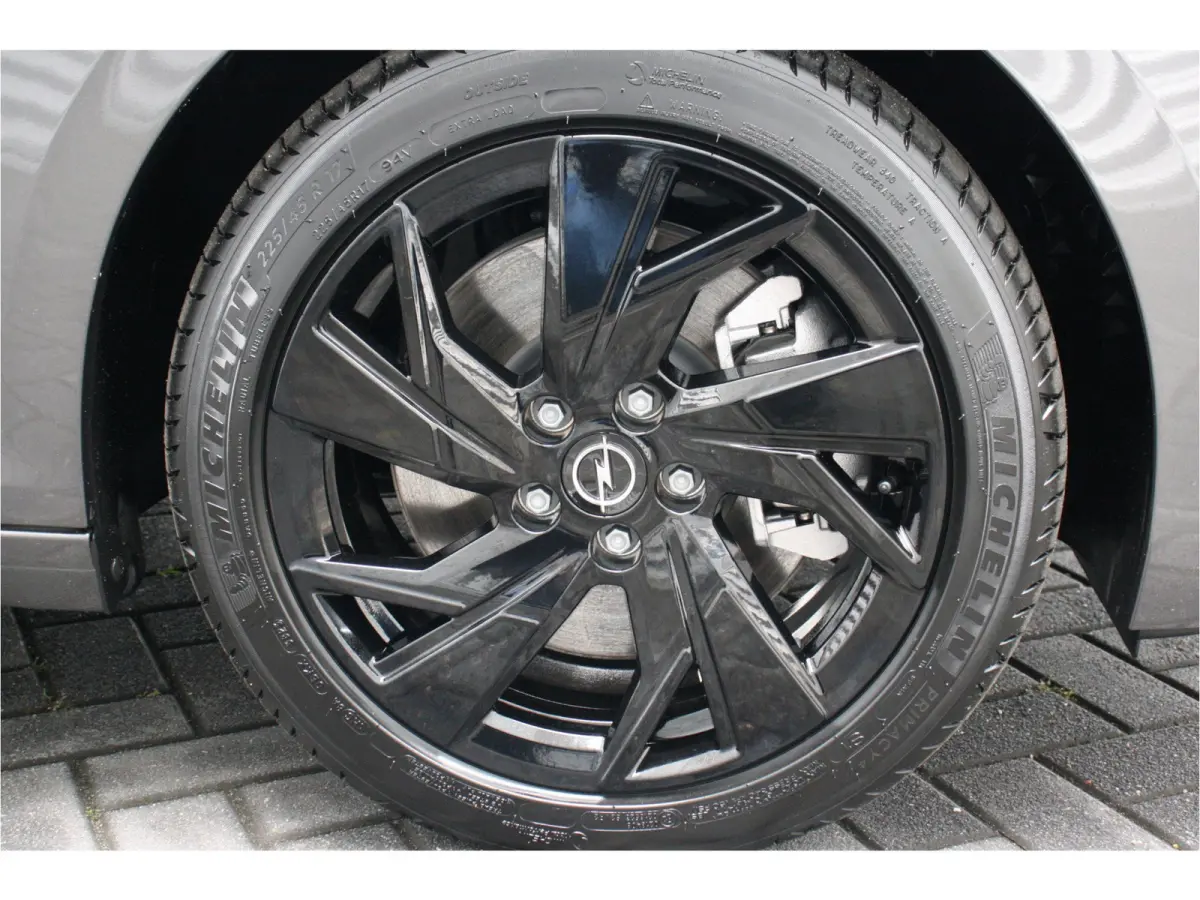 1.6 HYBRID 180PK ULTIMATE AUTOMAAT / NAVI / LEDER / CLIMA / AGR / PDC / 17" LMV / CAMERA / BLACK PACK / KEYLESS / FULL-LED / WINTERPAKKET / PANO. DAK / BLUETOOTH / ADAPT. CRUISECONTROL / FUL