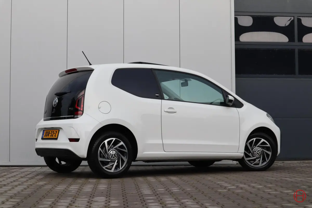 Up! 1.0 TSI 90 PK Sound up! / Panoramadak / Airco / 1e eigenaar