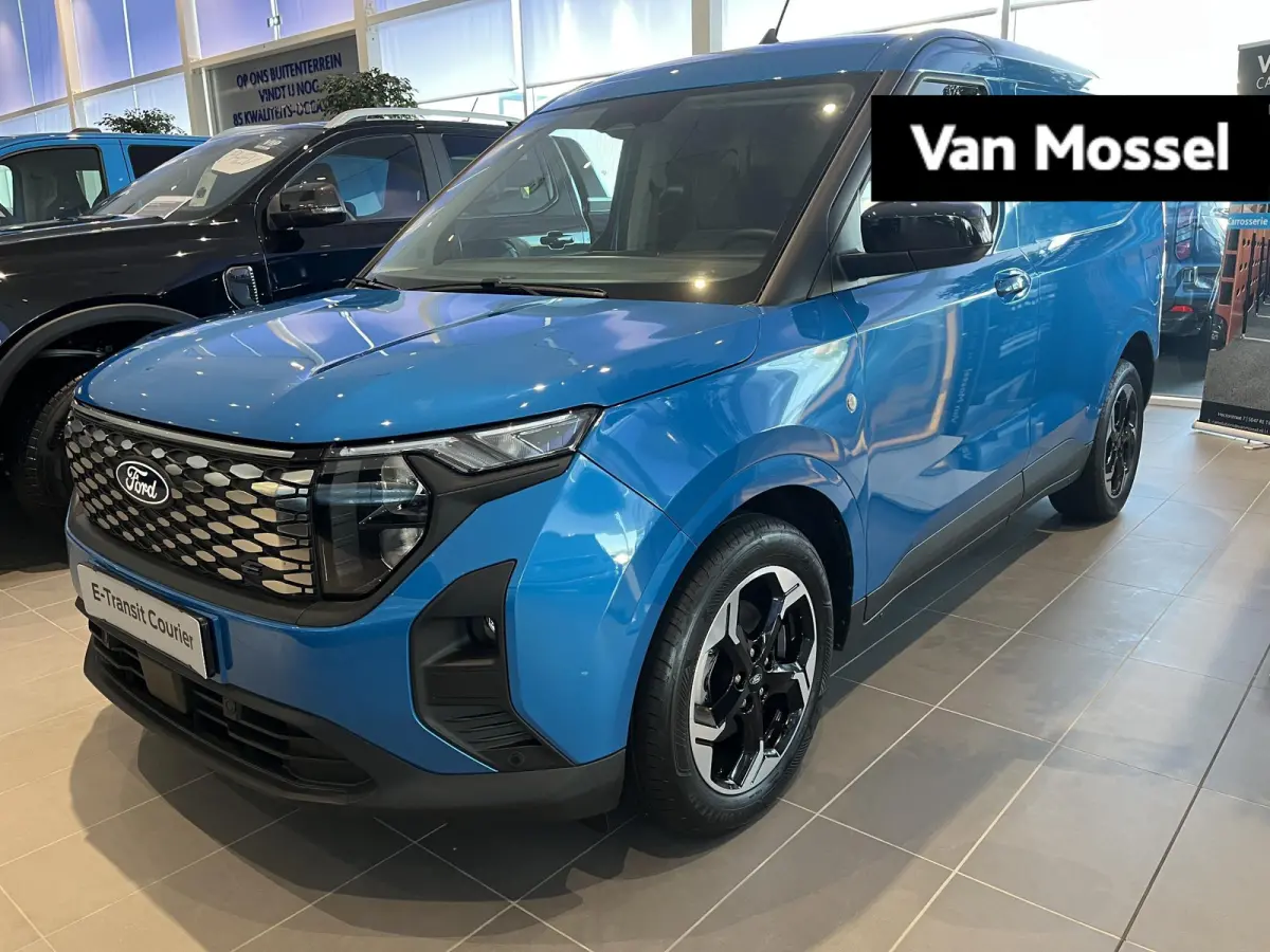 Cour. Limited 44 kWh | Adaptive Cruise Ctrl. | Trekhaak | Achteruitrijcamera | 17'' LMV | Navigatie | Draadloze Oplader |