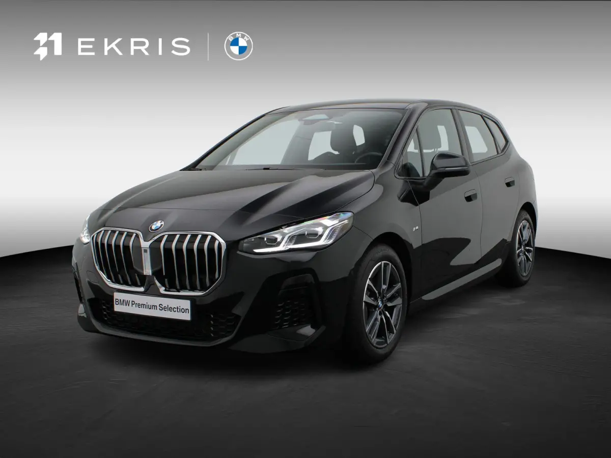 220i M Sportpakket |	Achteruitrijcamera | Parking Assistant | Elektrisch verwarmde voorstoelen | 17''