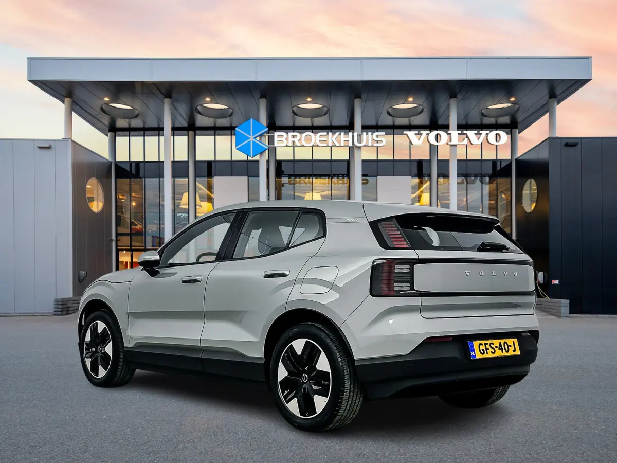 Single Motor Core 18" | Stoel/stuurverwarming | Adaptieve cruise | Parkeercamera | Kunstleder | Park Assist achter | Apple Carplay Buitenspiegels elektrisch inklapbaar | LED koplampen | Lich