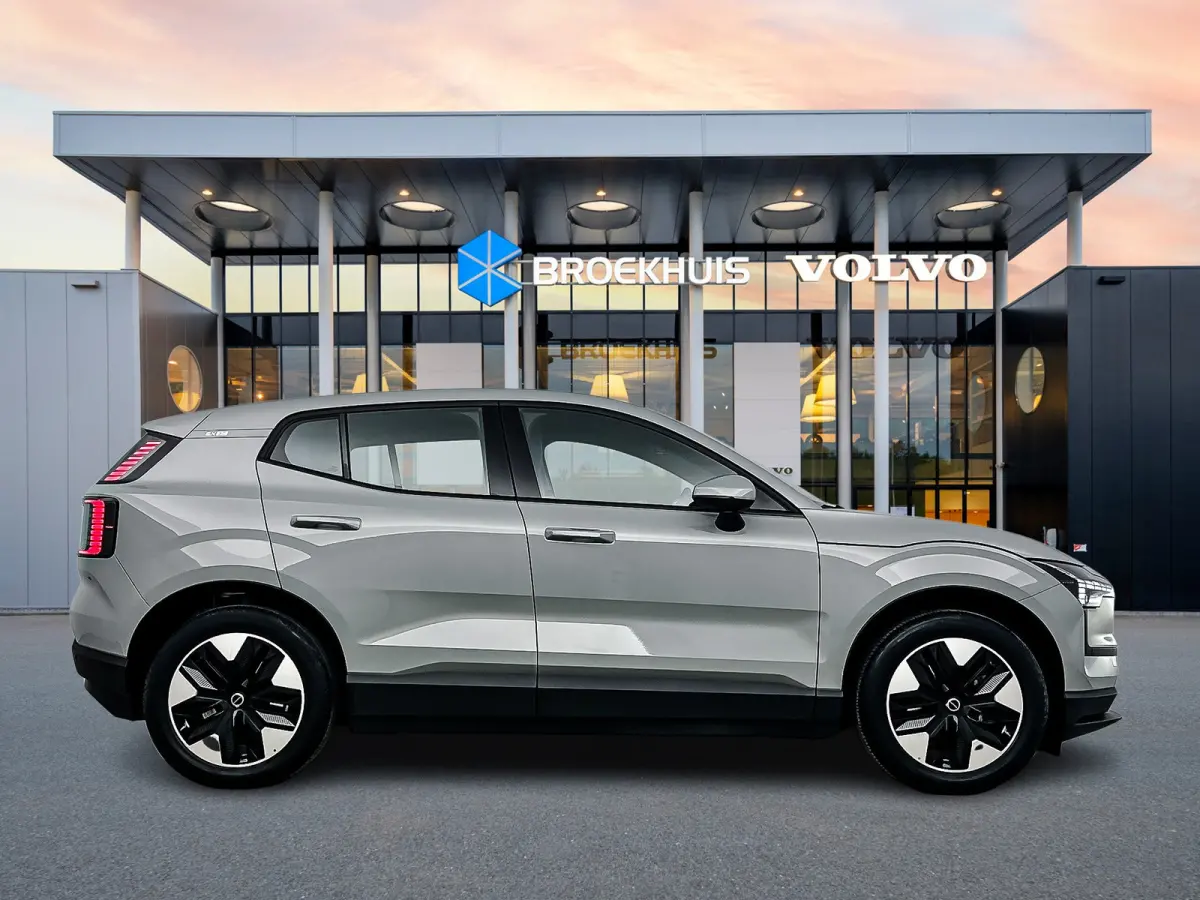 Single Motor Core 18" | Stoel/stuurverwarming | Adaptieve cruise | Parkeercamera | Kunstleder | Park Assist achter | Apple Carplay Buitenspiegels elektrisch inklapbaar | LED koplampen | Lich