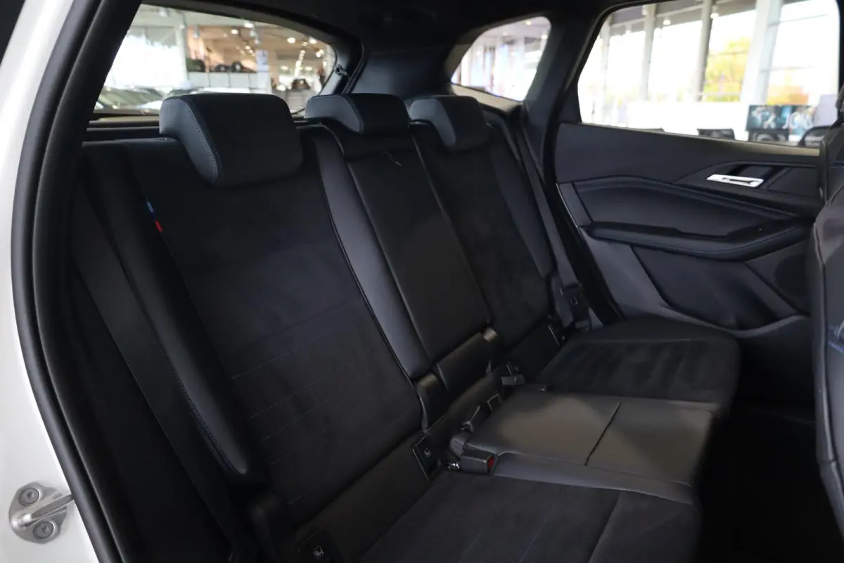 220i | M Sportpakket | Parkeersensoren | Achteruitrij Camera