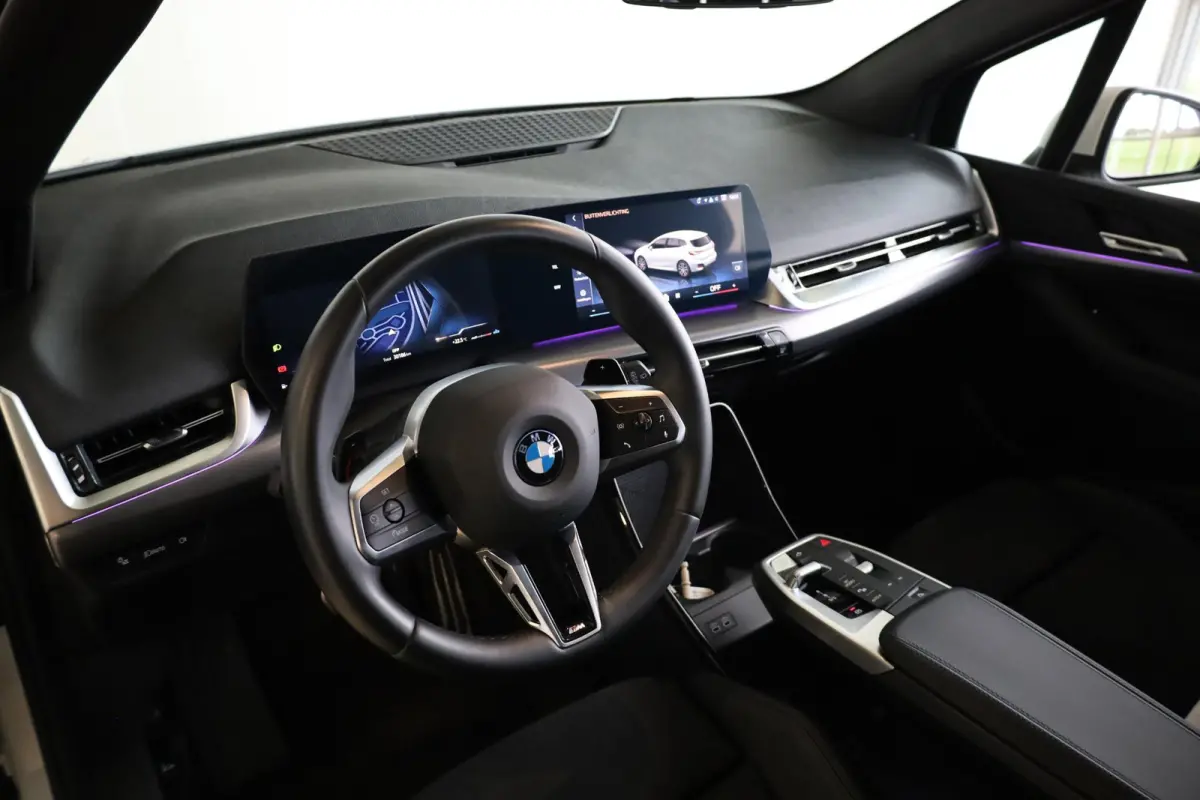 220i | M Sportpakket | Parkeersensoren | Achteruitrij Camera