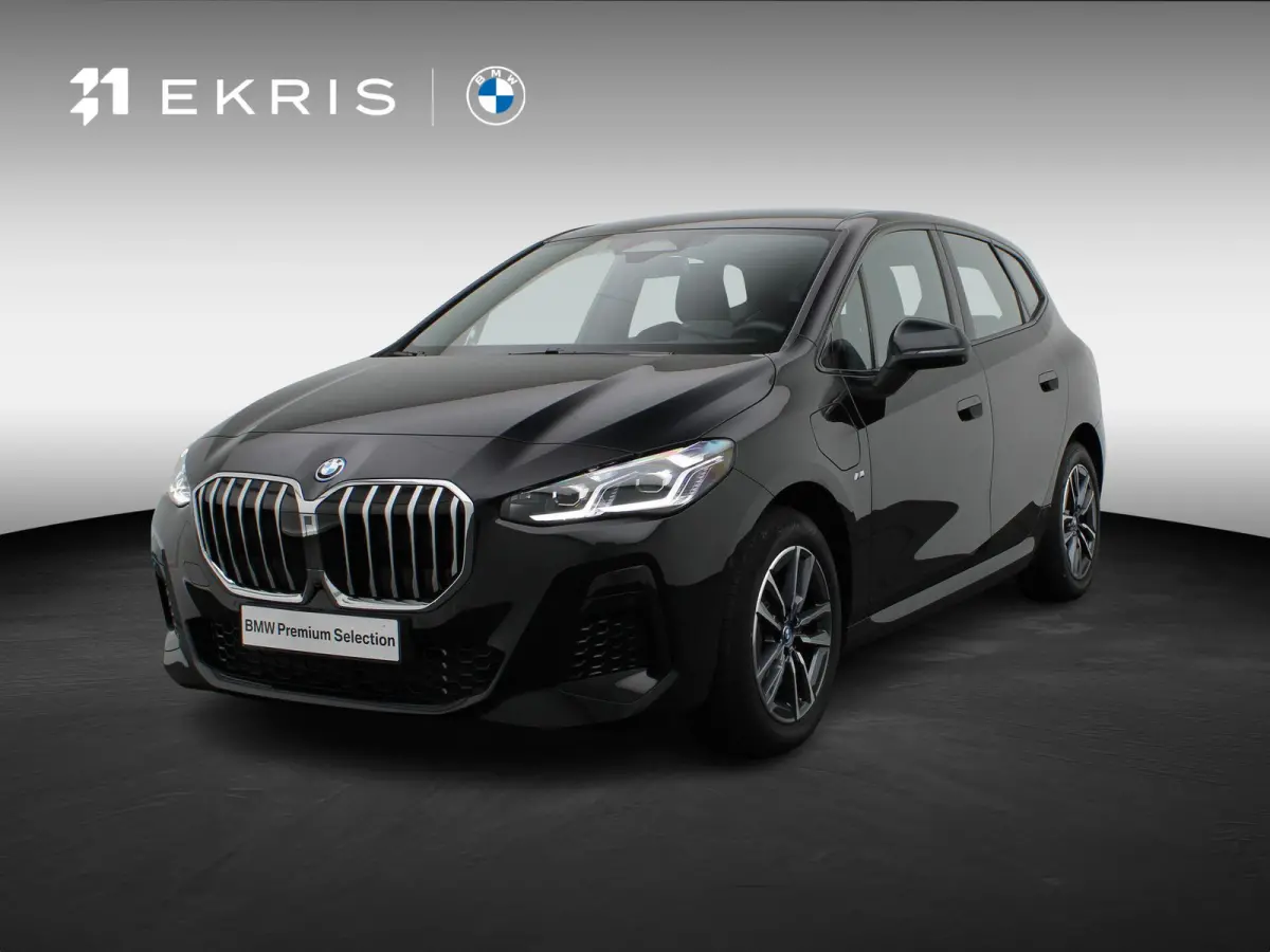 230e xDrive M Sportpakket | Harman Kardon | Head-Up Display | Driving Assist Plus | Innovation Pack | 17"