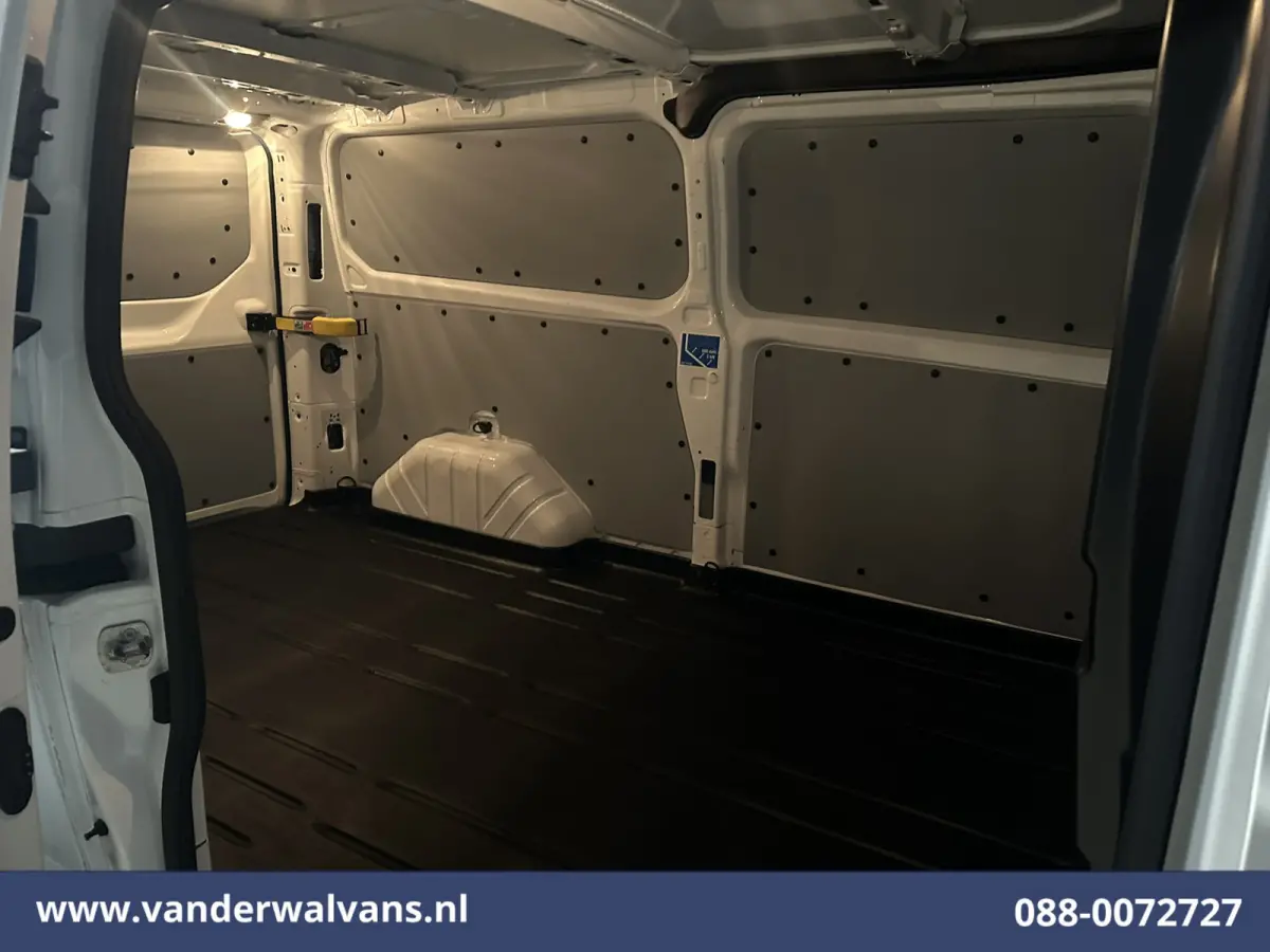 2.0 TDCI 131pk L2H1 Euro6 Airco | Apple Carplay | Stoelverwarming | LED | Cruisecontrol Verwarmde voorruit, Parkeersensoren, Bijrijdersbank, 2800kg trekvermogen, Android Auto
