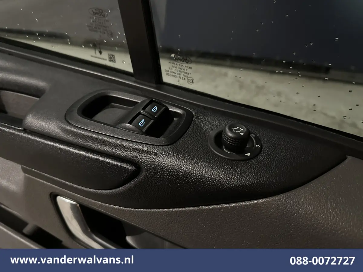 2.0 TDCI 131pk L2H1 Euro6 Airco | Apple Carplay | Stoelverwarming | LED | Cruisecontrol Verwarmde voorruit, Parkeersensoren, Bijrijdersbank, 2800kg trekvermogen, Android Auto