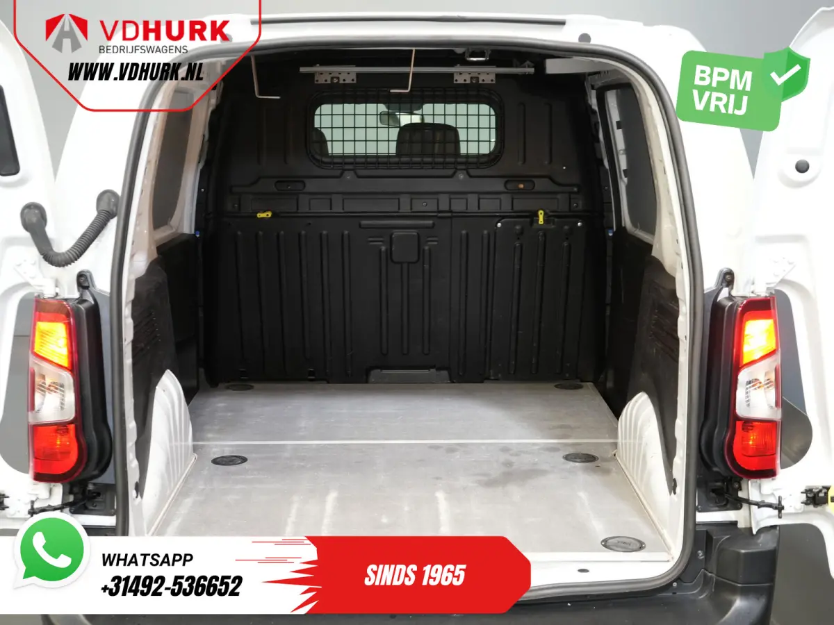 1.5 HDi 100 pk (DEMO) 3 Pers./ CarPlay/ Stoelverw./ Camera/ PDC/ Cruise/ Airco