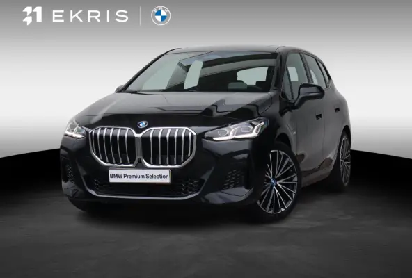 230e xDrive M Sport/ Glazen Panoramadak/ Elektrisch verstelbare en verwarmbare stoelen/ Head-Up/ Harman Kardon /