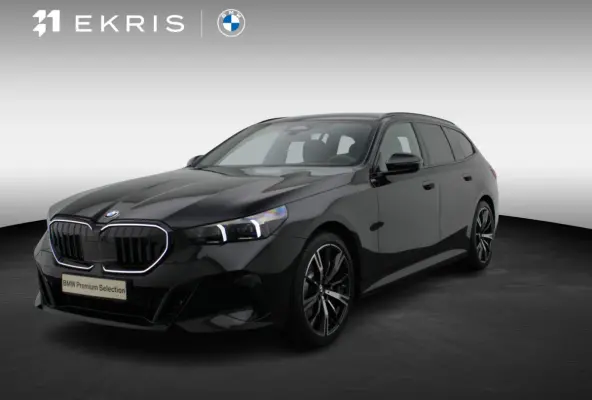 520i M Sportpakket Pro | Iconic Glow | Panoramadak | Trekhaak | Travel Pack | Innovation Pack | Comfort Pack | Showroom Selection