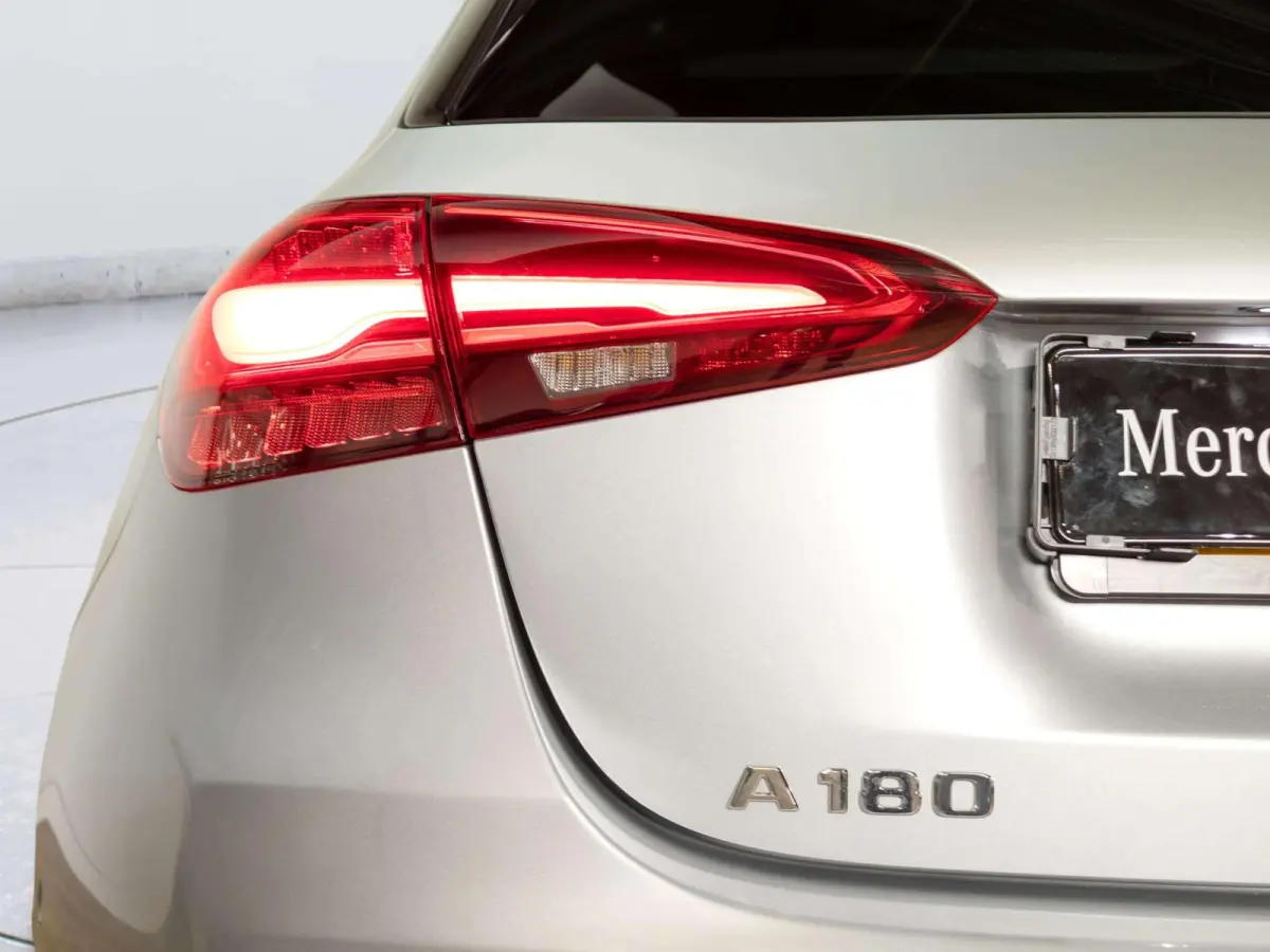 Hatchback 180 Business Solution Luxury Panorama dak