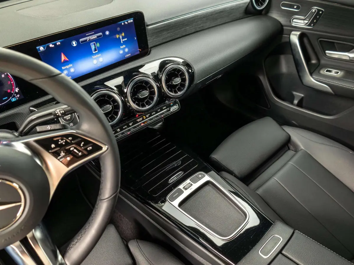 Hatchback 180 Business Solution Luxury Panorama dak