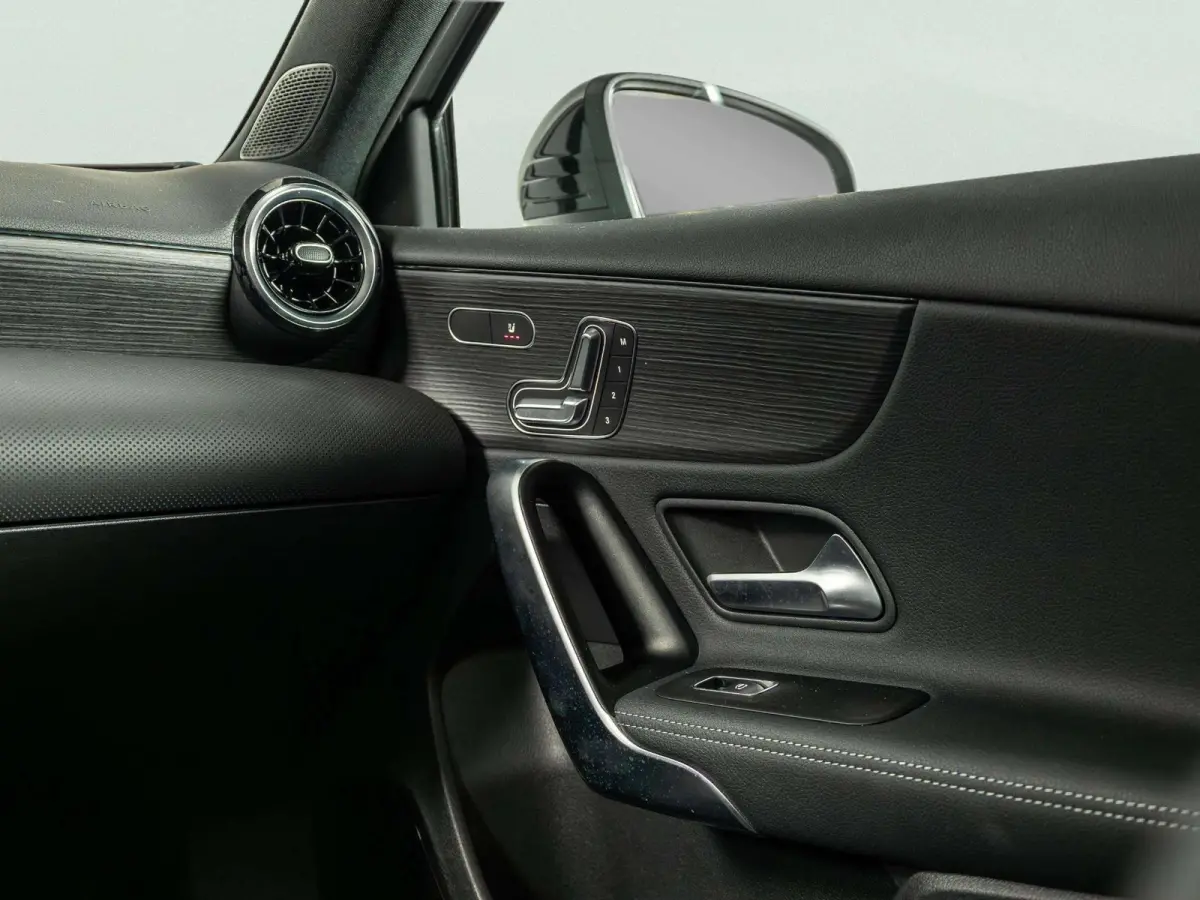 Hatchback 180 Business Solution Luxury Panorama dak