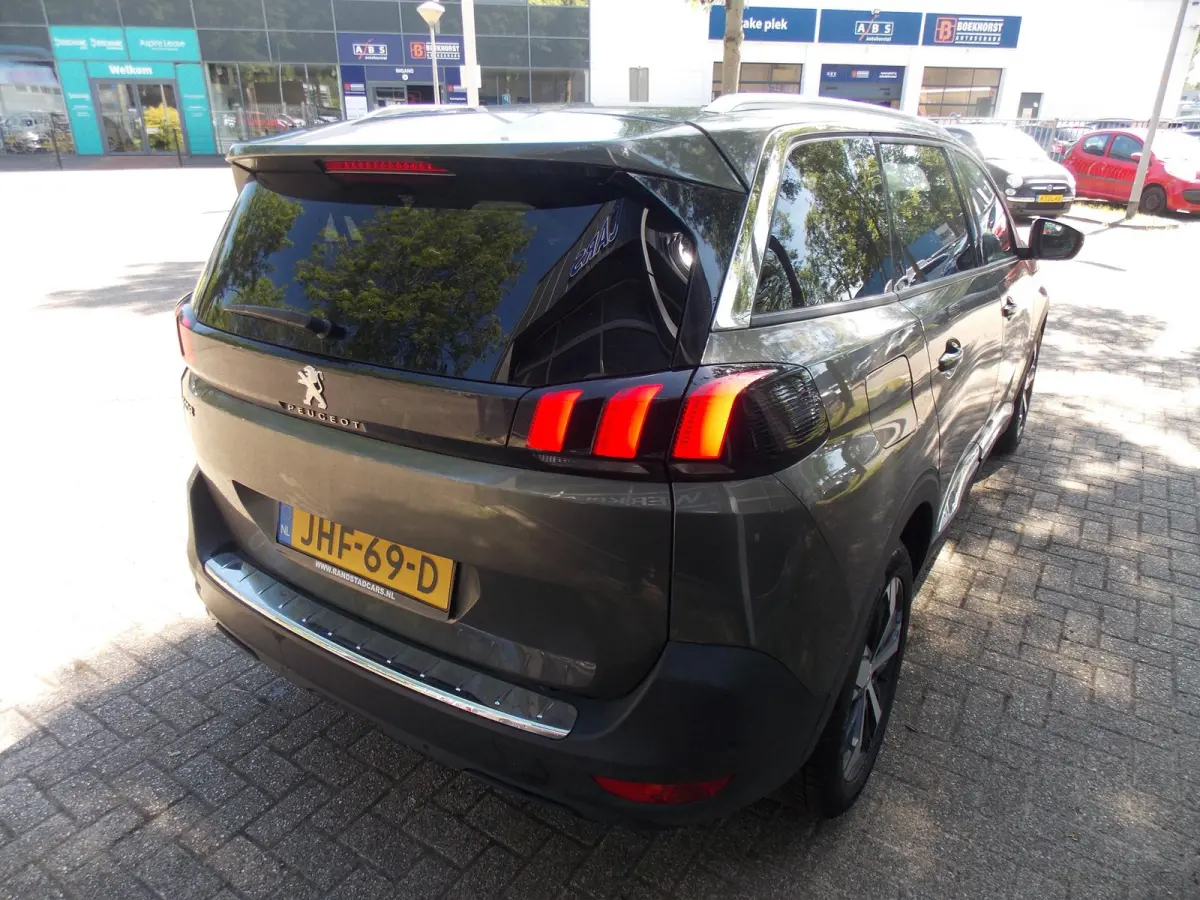 1.2 PureTech Allure Automaat Airco Elek Pakket 7 personen 5deurs 2017bj GARANTIE