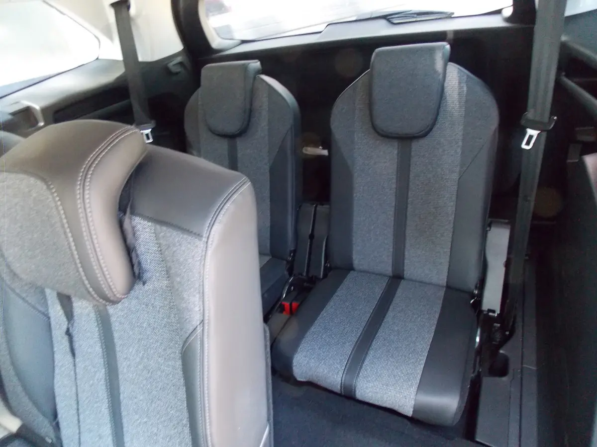 1.2 PureTech Allure Automaat Airco Elek Pakket 7 personen 5deurs 2017bj GARANTIE
