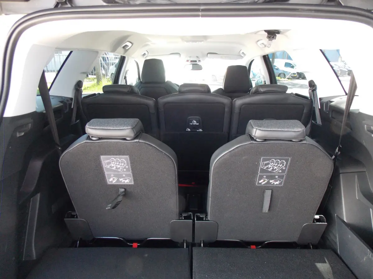 1.2 PureTech Allure Automaat Airco Elek Pakket 7 personen 5deurs 2017bj GARANTIE
