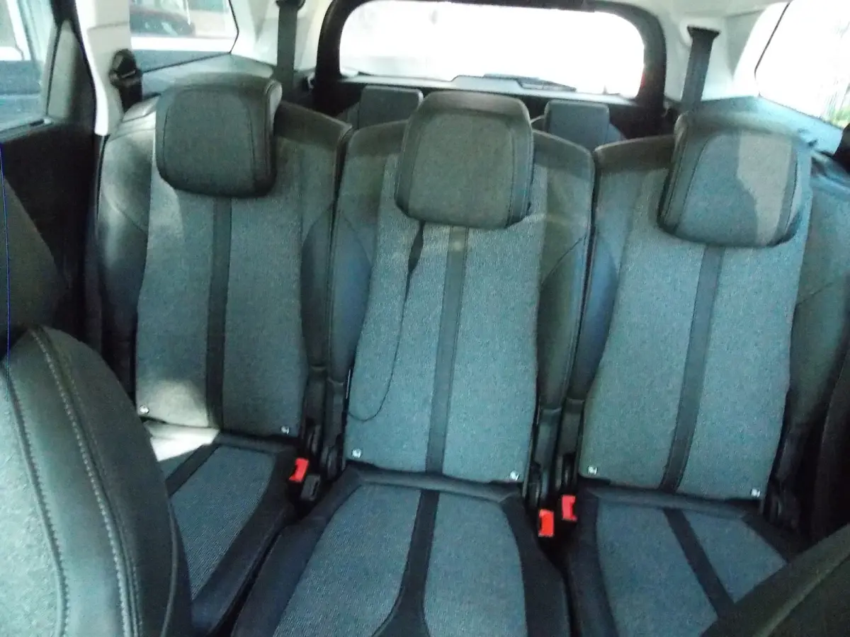 1.2 PureTech Allure Automaat Airco Elek Pakket 7 personen 5deurs 2017bj GARANTIE