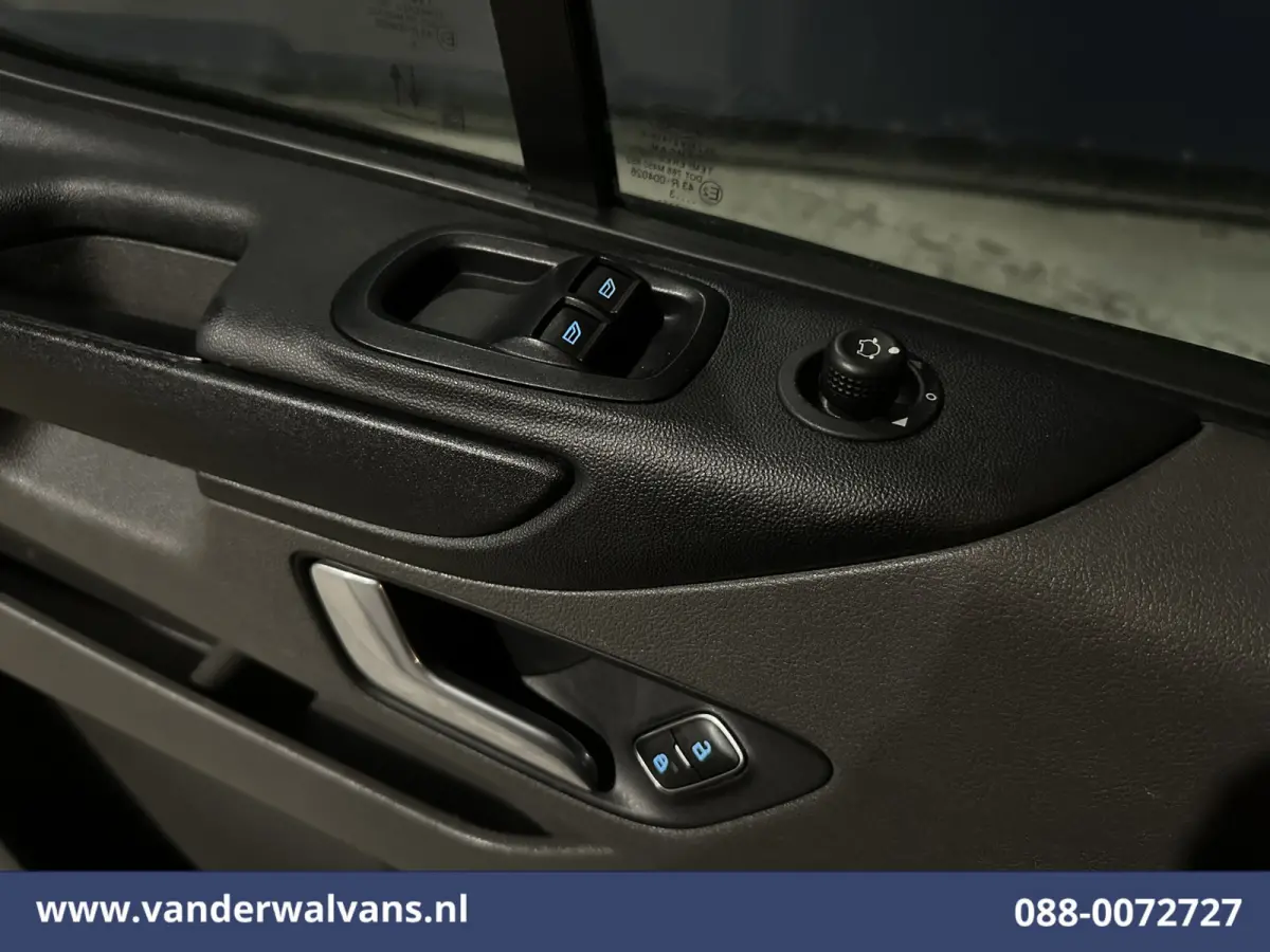2.0 TDCI 131pk L2H1 Euro6 Airco | LED | Apple Carplay | Cruisecontrol | 2800kg Trekhaak Parkeersensoren, Stoelverwarming, Verwarmde voorruit, Bijrijdersbank