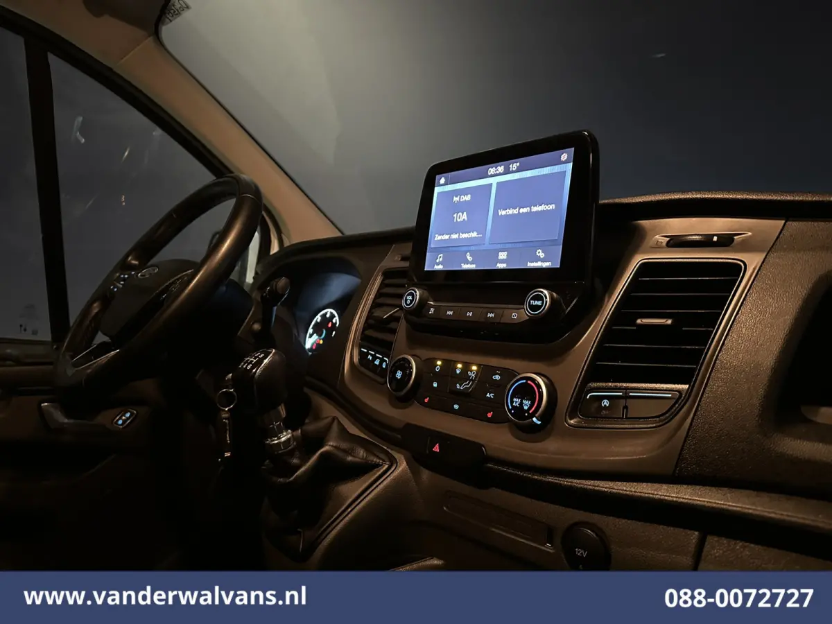 2.0 TDCI 131pk L2H1 Euro6 Airco | LED | Apple Carplay | Cruisecontrol | 2800kg Trekhaak Parkeersensoren, Stoelverwarming, Verwarmde voorruit, Bijrijdersbank