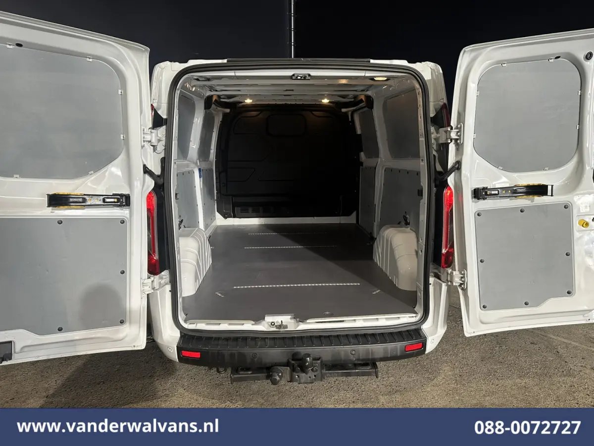 2.0 TDCI 131pk L2H1 Euro6 Airco | LED | Apple Carplay | Cruisecontrol | 2800kg Trekhaak Parkeersensoren, Stoelverwarming, Verwarmde voorruit, Bijrijdersbank