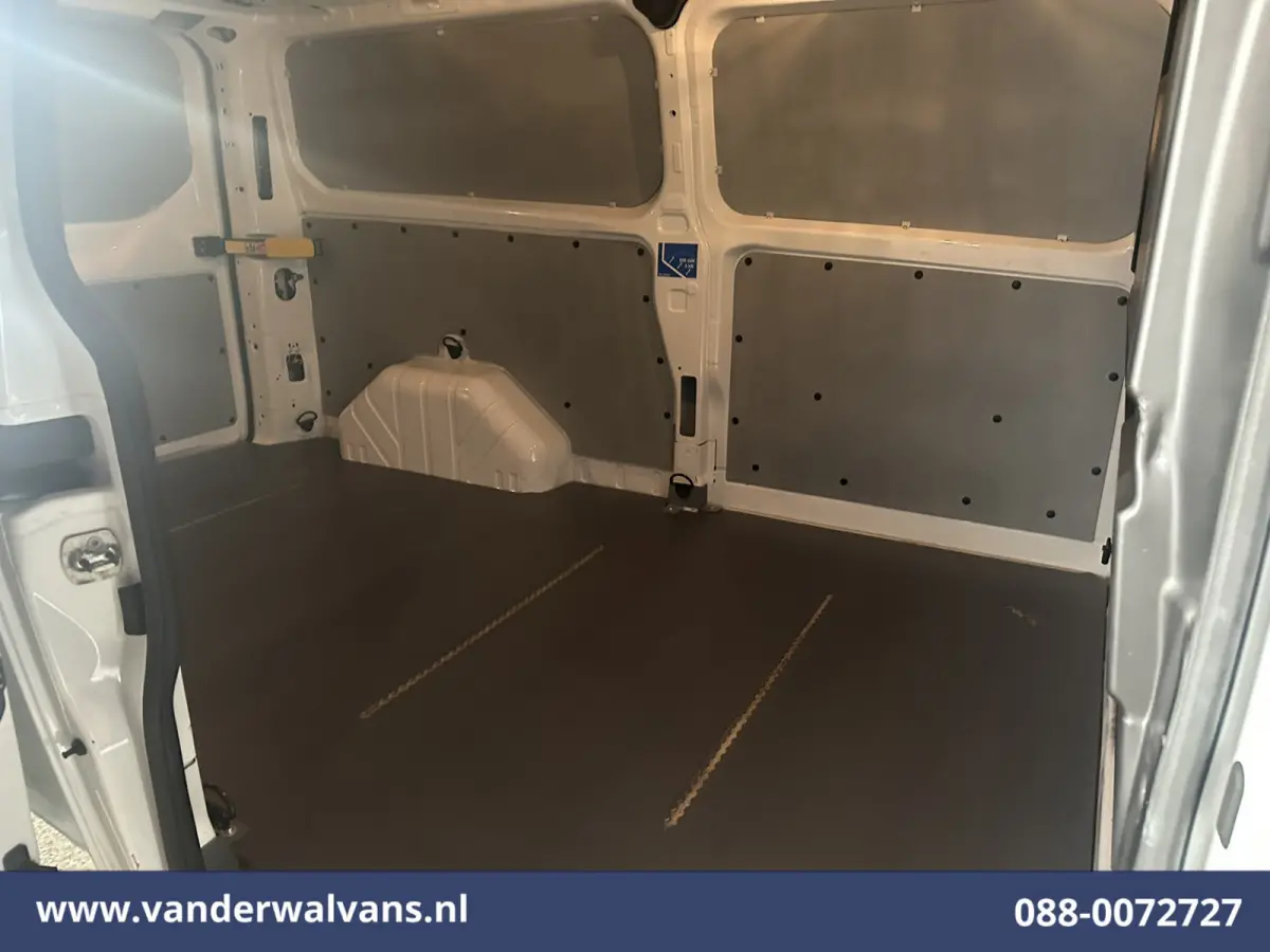 2.0 TDCI 131pk L2H1 Euro6 Airco | LED | Apple Carplay | Cruisecontrol | 2800kg Trekhaak Parkeersensoren, Stoelverwarming, Verwarmde voorruit, Bijrijdersbank