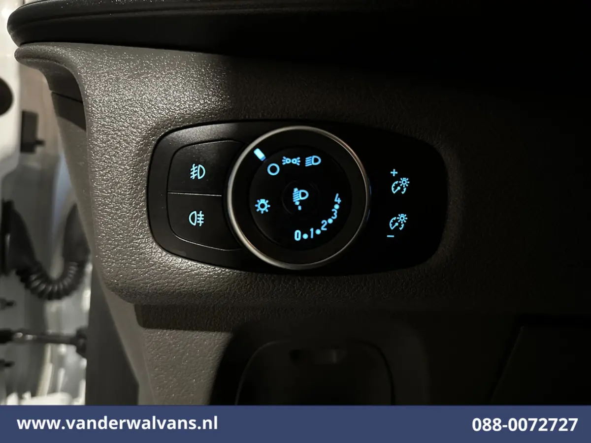2.0 TDCI 131pk L2H1 Euro6 Airco | LED | Apple Carplay | Cruisecontrol | 2800kg Trekhaak Parkeersensoren, Stoelverwarming, Verwarmde voorruit, Bijrijdersbank