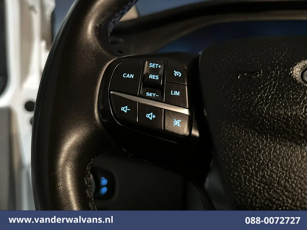 2.0 TDCI 131pk L2H1 Euro6 Airco | LED | Apple Carplay | Cruisecontrol | 2800kg Trekhaak Parkeersensoren, Stoelverwarming, Verwarmde voorruit, Bijrijdersbank