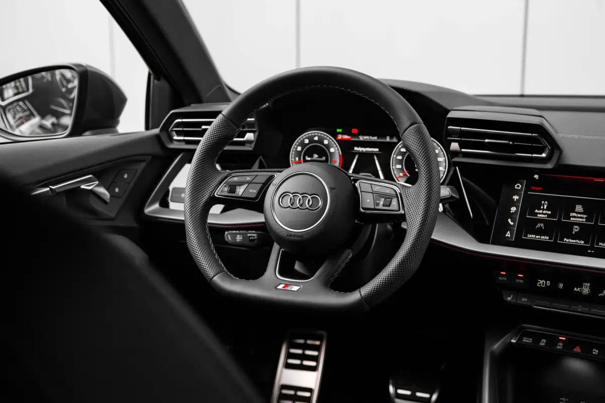 S edition | Aluminium optiek in het interieur | Assistentiepakket Rijden en Parkeren Plus | Audi virtual cockpit