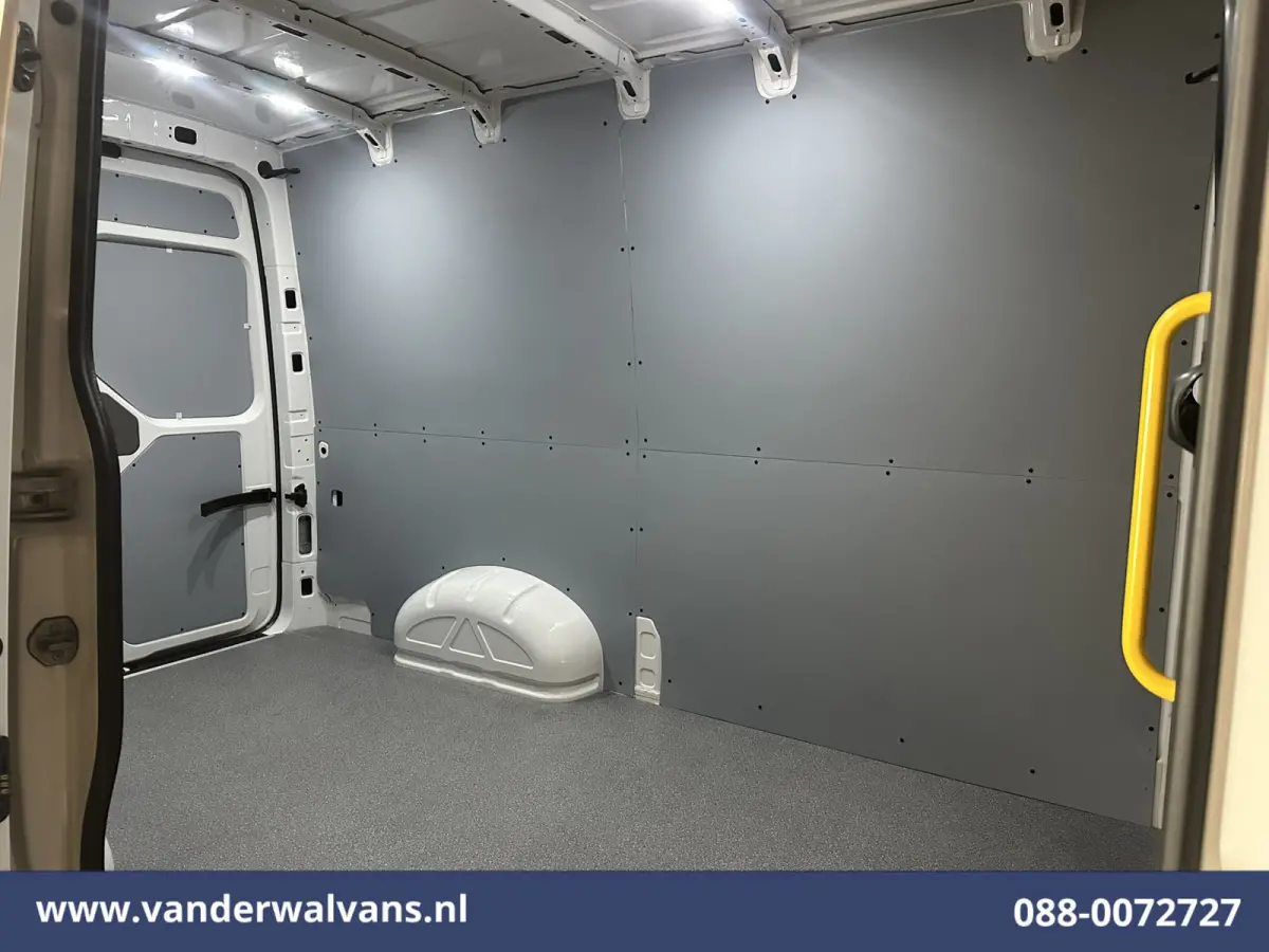 2.0 TDI 141pk L3H3 L2H2 Euro6 Airco | Camera | Apple Carplay | Android Auto | Cruisecontrol | Massagestoel Chauffeursstoel, 2800kg trekvermogen