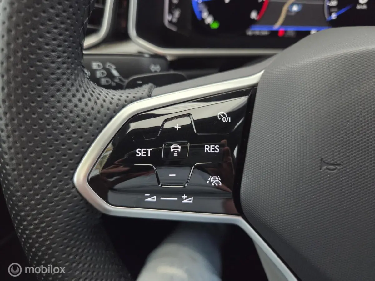 1.5 TSI Automaat R-Line nwmodel|led|nav|blis|acc|lmv18