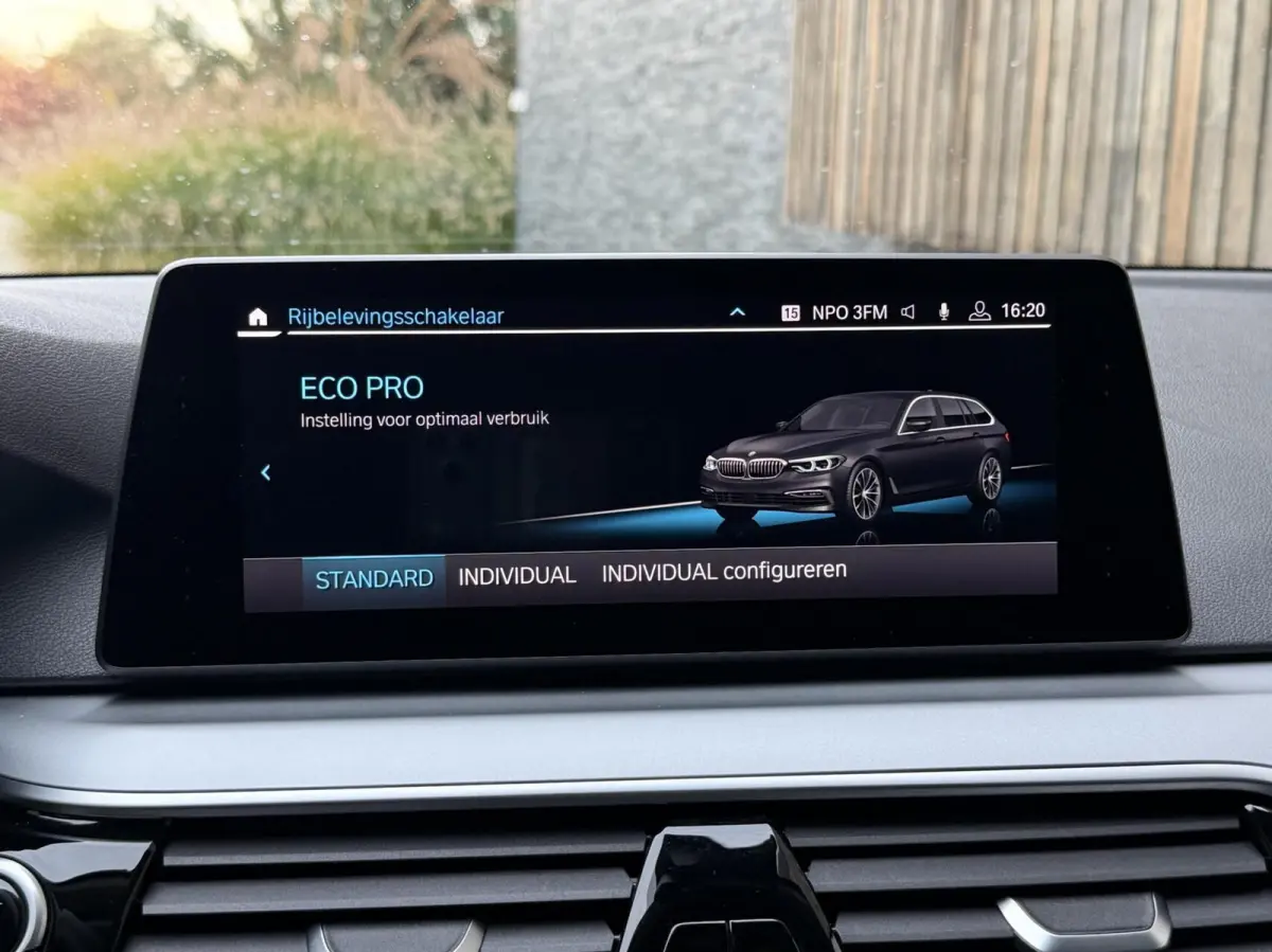 520i High Executive Automaat | Apple CarPlay | Leren bekleding | Stoelverwarming | LED verlichting | Comfortstoelen met memory-functie | Draadloze telefoonlader | Achteruitrijcamera