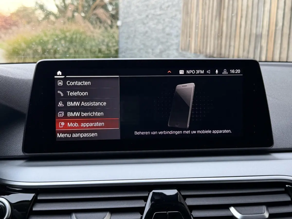 520i High Executive Automaat | Apple CarPlay | Leren bekleding | Stoelverwarming | LED verlichting | Comfortstoelen met memory-functie | Draadloze telefoonlader | Achteruitrijcamera