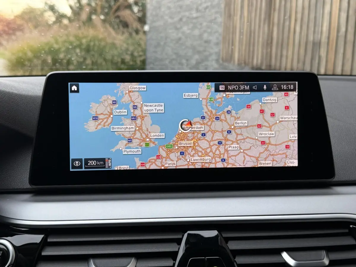 520i High Executive Automaat | Apple CarPlay | Leren bekleding | Stoelverwarming | LED verlichting | Comfortstoelen met memory-functie | Draadloze telefoonlader | Achteruitrijcamera