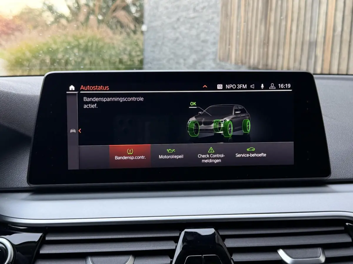 520i High Executive Automaat | Apple CarPlay | Leren bekleding | Stoelverwarming | LED verlichting | Comfortstoelen met memory-functie | Draadloze telefoonlader | Achteruitrijcamera