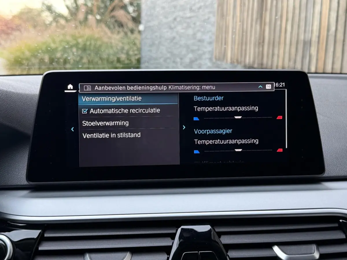520i High Executive Automaat | Apple CarPlay | Leren bekleding | Stoelverwarming | LED verlichting | Comfortstoelen met memory-functie | Draadloze telefoonlader | Achteruitrijcamera