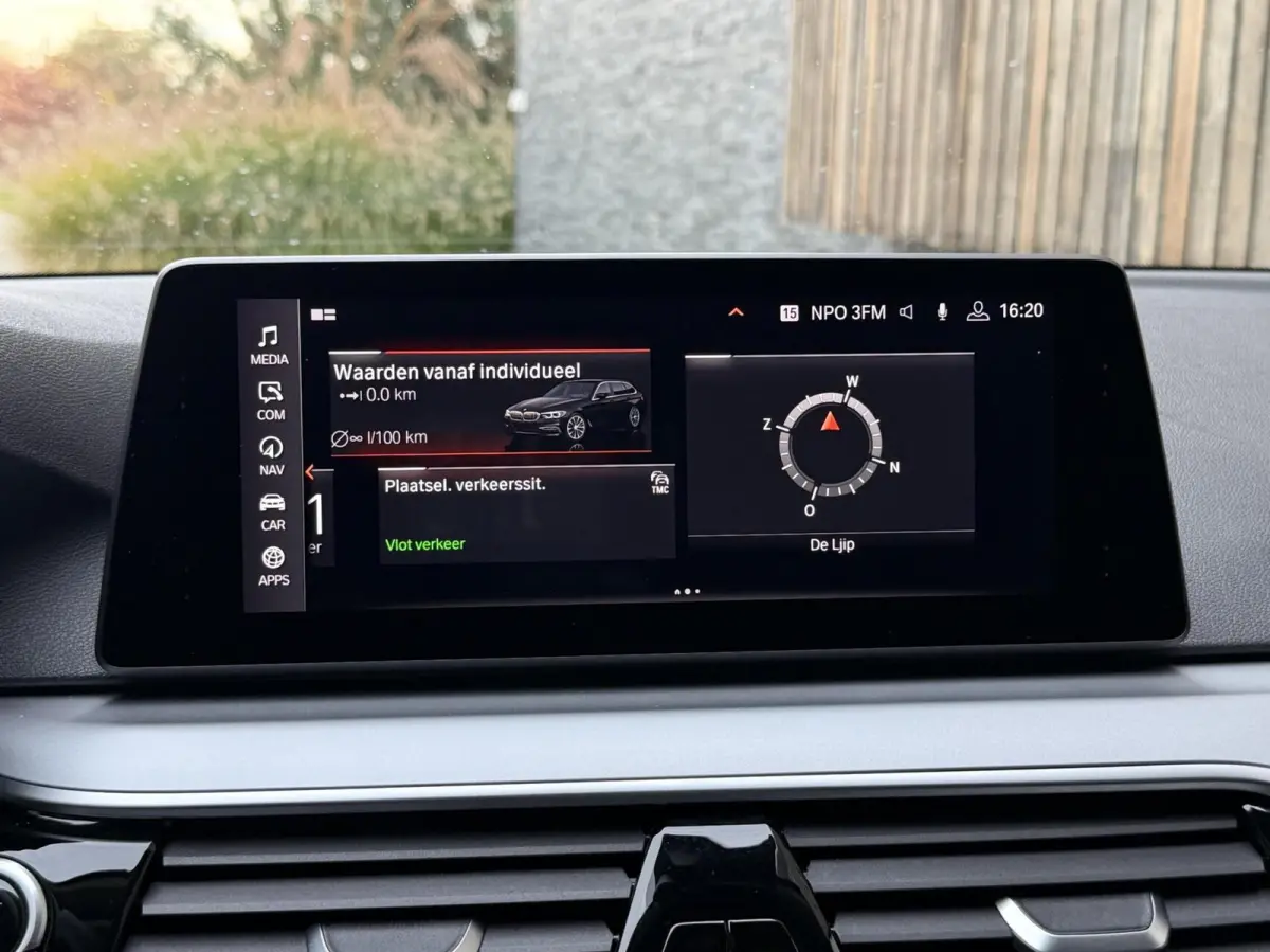 520i High Executive Automaat | Apple CarPlay | Leren bekleding | Stoelverwarming | LED verlichting | Comfortstoelen met memory-functie | Draadloze telefoonlader | Achteruitrijcamera