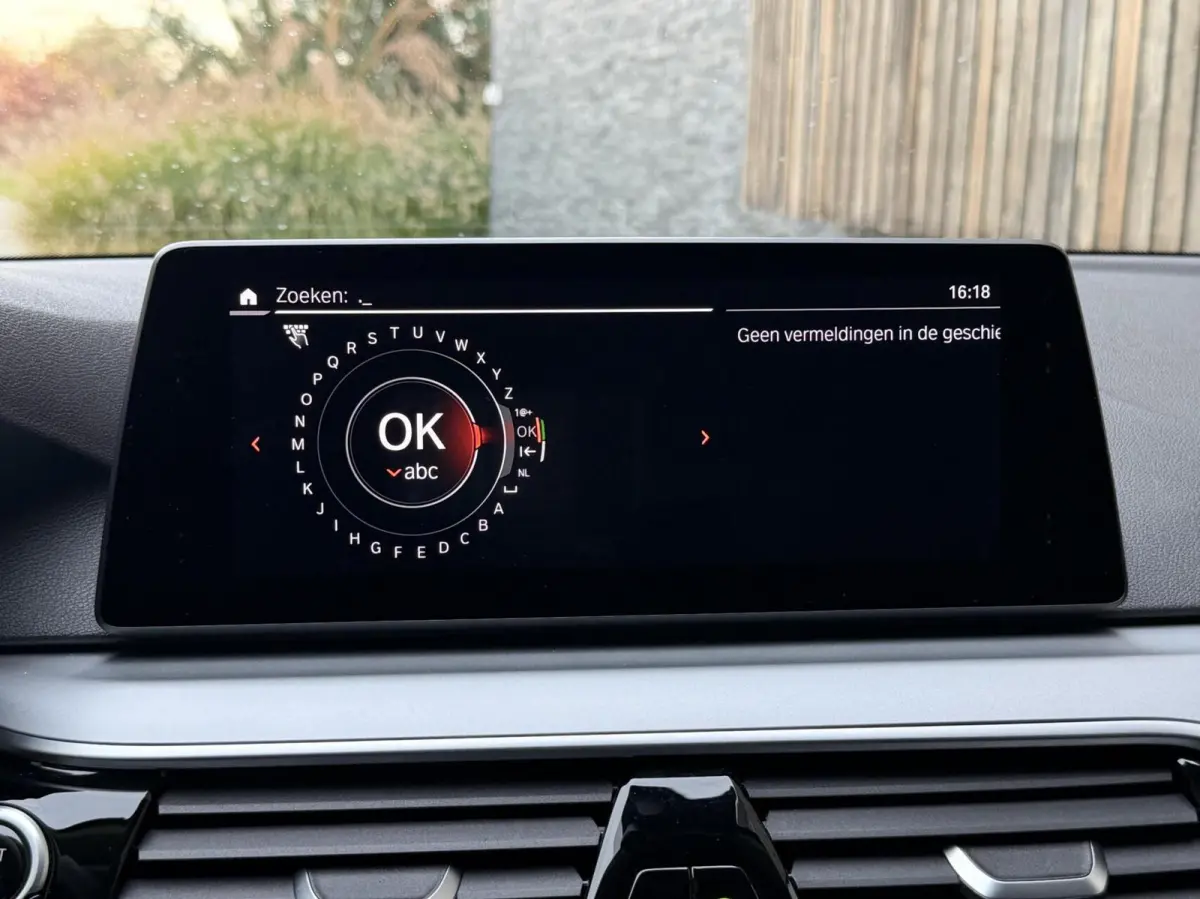 520i High Executive Automaat | Apple CarPlay | Leren bekleding | Stoelverwarming | LED verlichting | Comfortstoelen met memory-functie | Draadloze telefoonlader | Achteruitrijcamera