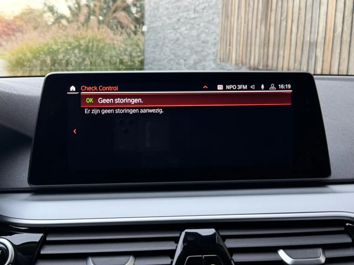 520i High Executive Automaat | Apple CarPlay | Leren bekleding | Stoelverwarming | LED verlichting | Comfortstoelen met memory-functie | Draadloze telefoonlader | Achteruitrijcamera
