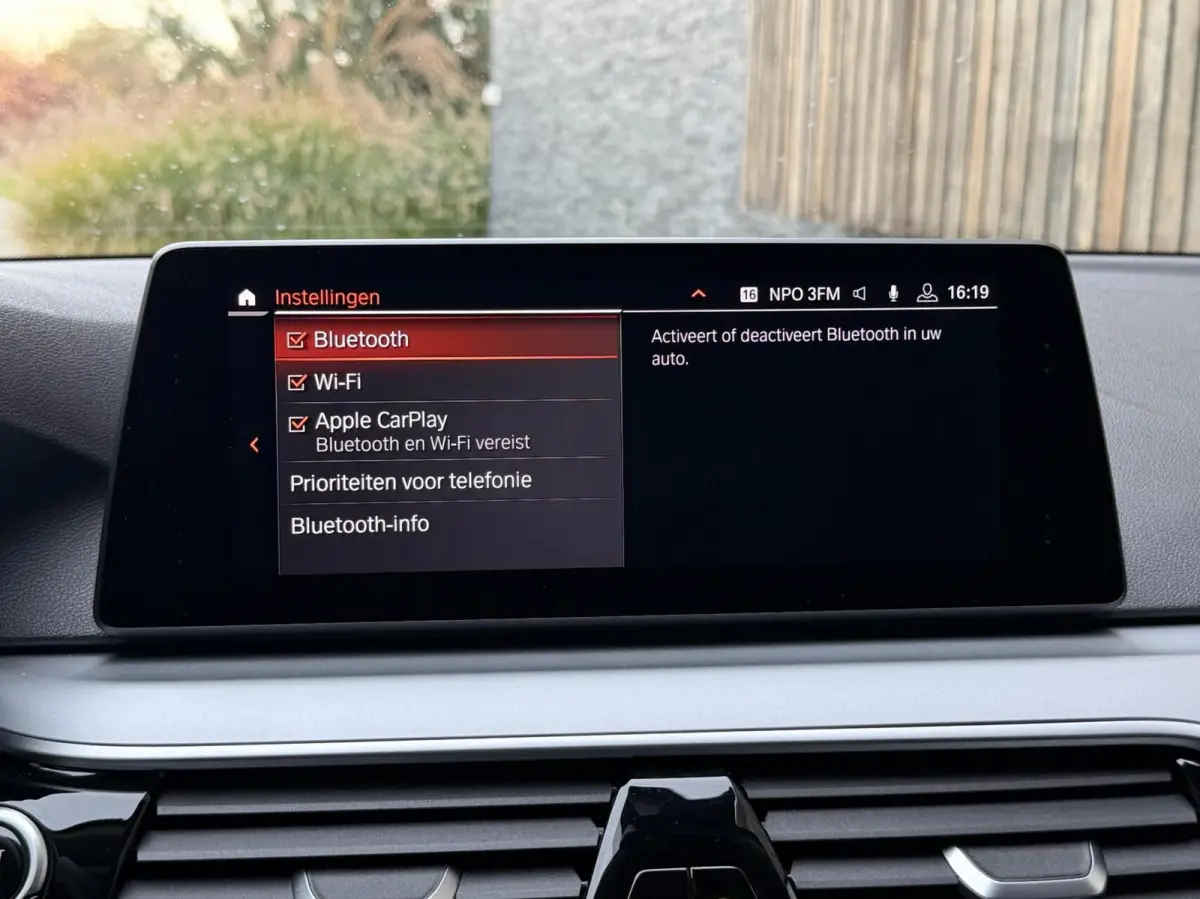 520i High Executive Automaat | Apple CarPlay | Leren bekleding | Stoelverwarming | LED verlichting | Comfortstoelen met memory-functie | Draadloze telefoonlader | Achteruitrijcamera