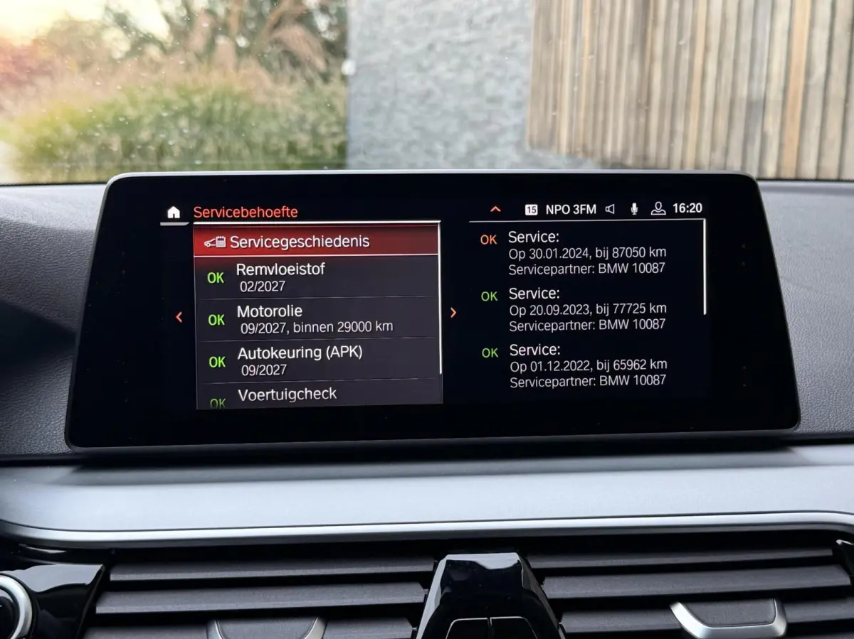 520i High Executive Automaat | Apple CarPlay | Leren bekleding | Stoelverwarming | LED verlichting | Comfortstoelen met memory-functie | Draadloze telefoonlader | Achteruitrijcamera