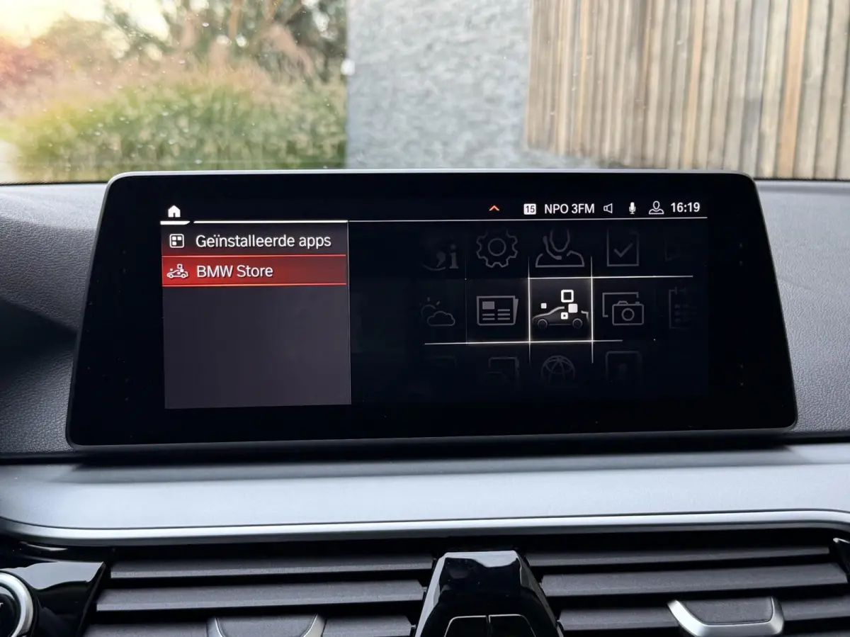520i High Executive Automaat | Apple CarPlay | Leren bekleding | Stoelverwarming | LED verlichting | Comfortstoelen met memory-functie | Draadloze telefoonlader | Achteruitrijcamera