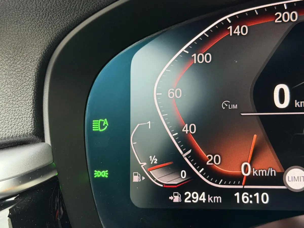 520i High Executive Automaat | Apple CarPlay | Leren bekleding | Stoelverwarming | LED verlichting | Comfortstoelen met memory-functie | Draadloze telefoonlader | Achteruitrijcamera