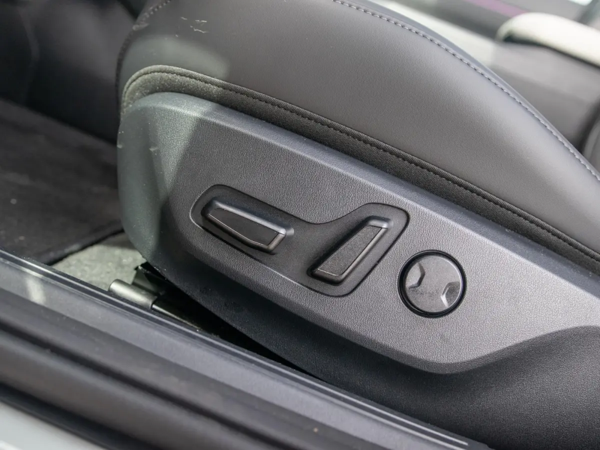 GT-Line 81.4 kWh | Direct leverbaar! | Navi. | Clima. | Adapt. Cruise. | Dodehoekassistentie | Stoel&Stuur Verwarming | Glazen Schuif/Kanteldak | Harman Kardon | GT-Line Vegan Lederen Stoelb