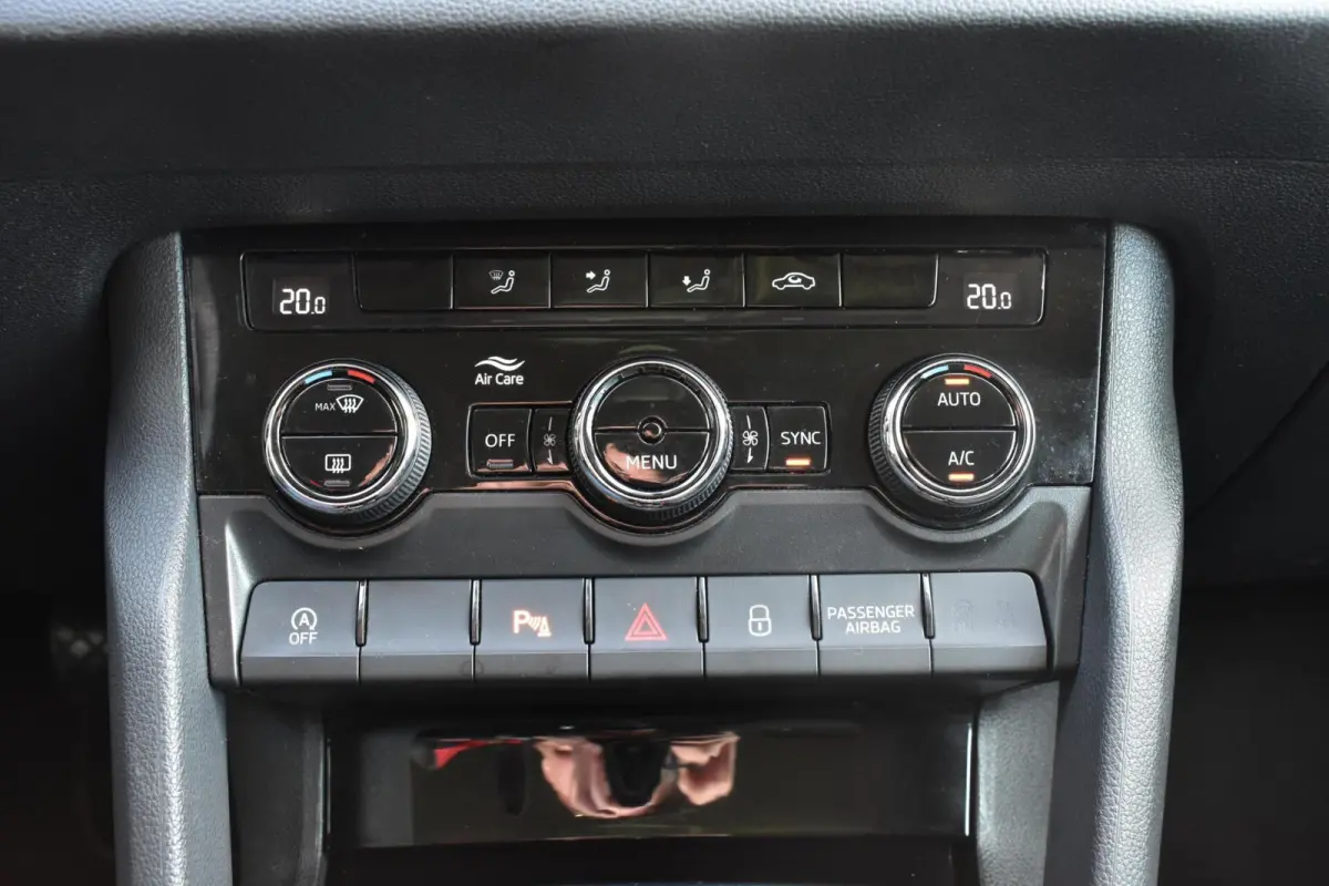 1.0 TSI Clever Edition|Cruise control|Navi|PDC|