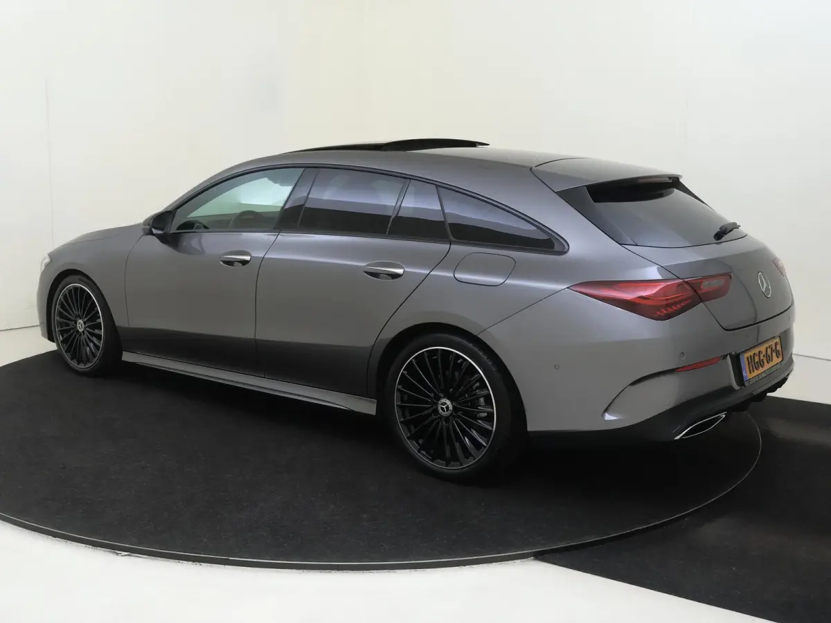 180 Star Edition AMG Line / Stoelverwarming / Achteruitrijcamera / Panorama-schuifdak / Night-Pakket / Multispaaks-velgen /