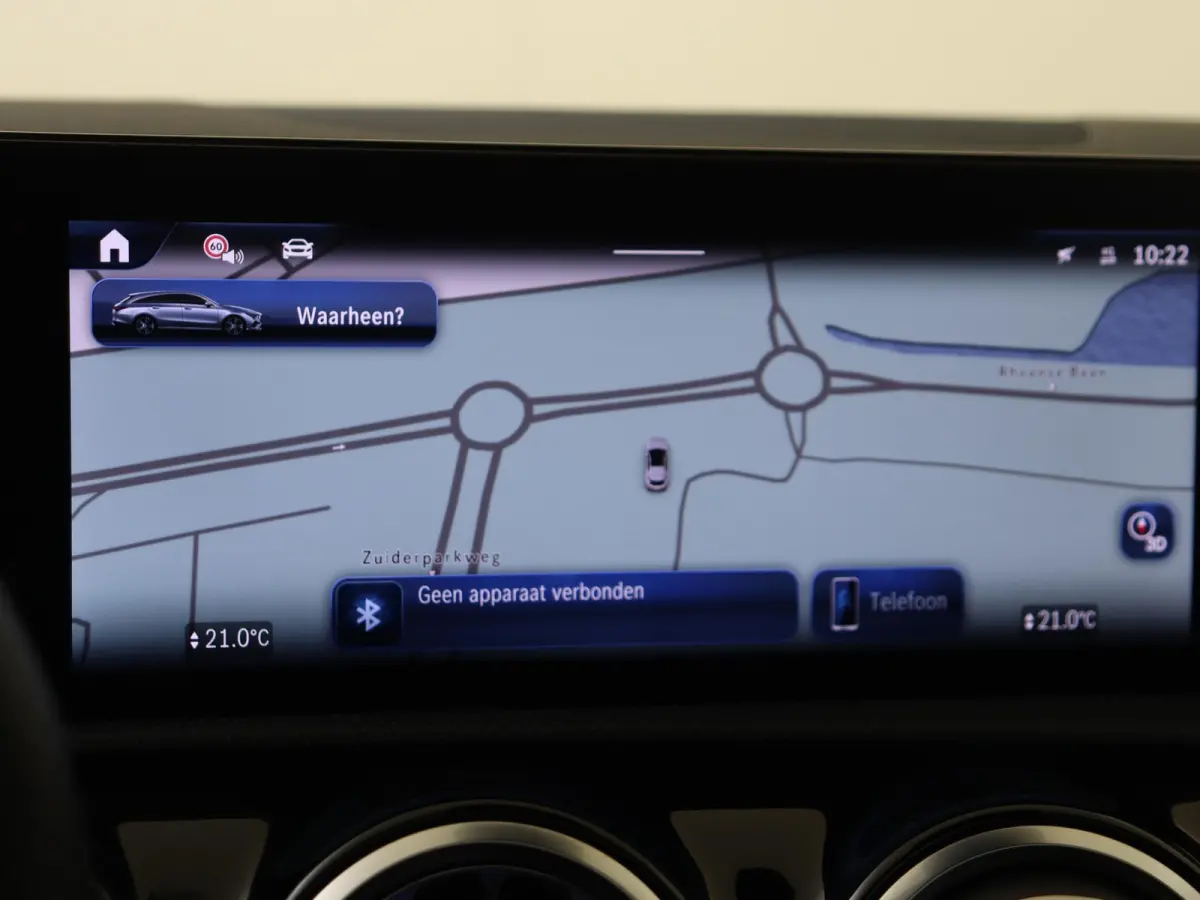 180 Star Edition AMG Line / Stoelverwarming / Achteruitrijcamera / Panorama-schuifdak / Night-Pakket / Multispaaks-velgen /